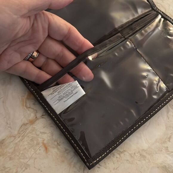 NWT Roots Vinyl Urban Carry All - Picture 10 of 12